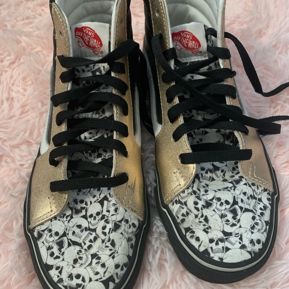 Awesome one of a kind Vans Custom Hi-tops